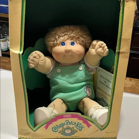 1985 Cabbage Patch Doll with Green Outfit - Picture 4 of 5